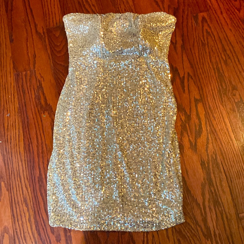Forever 21 women’s sequin dress, small